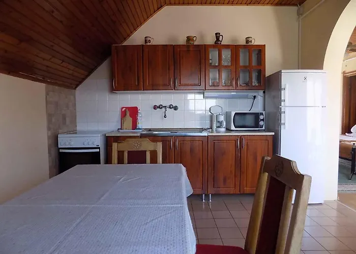 Three-Bedroom Apartment In Gyenesdias I