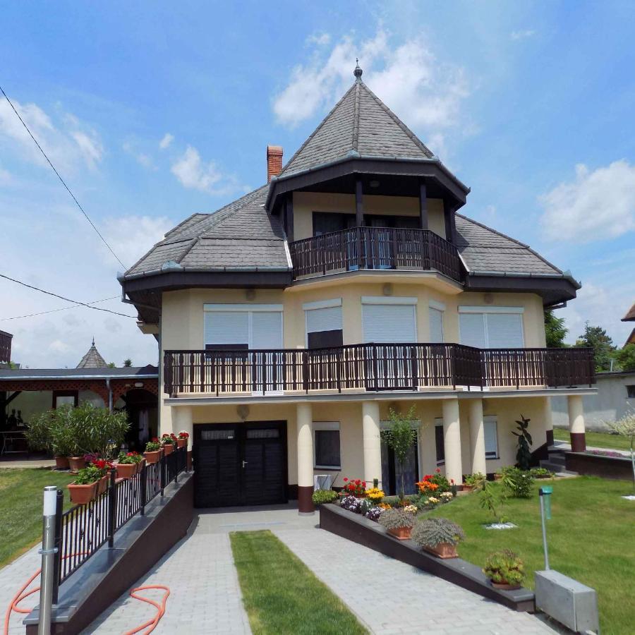 Апартаменти Three-bedroom In I Дьєнешдіаш