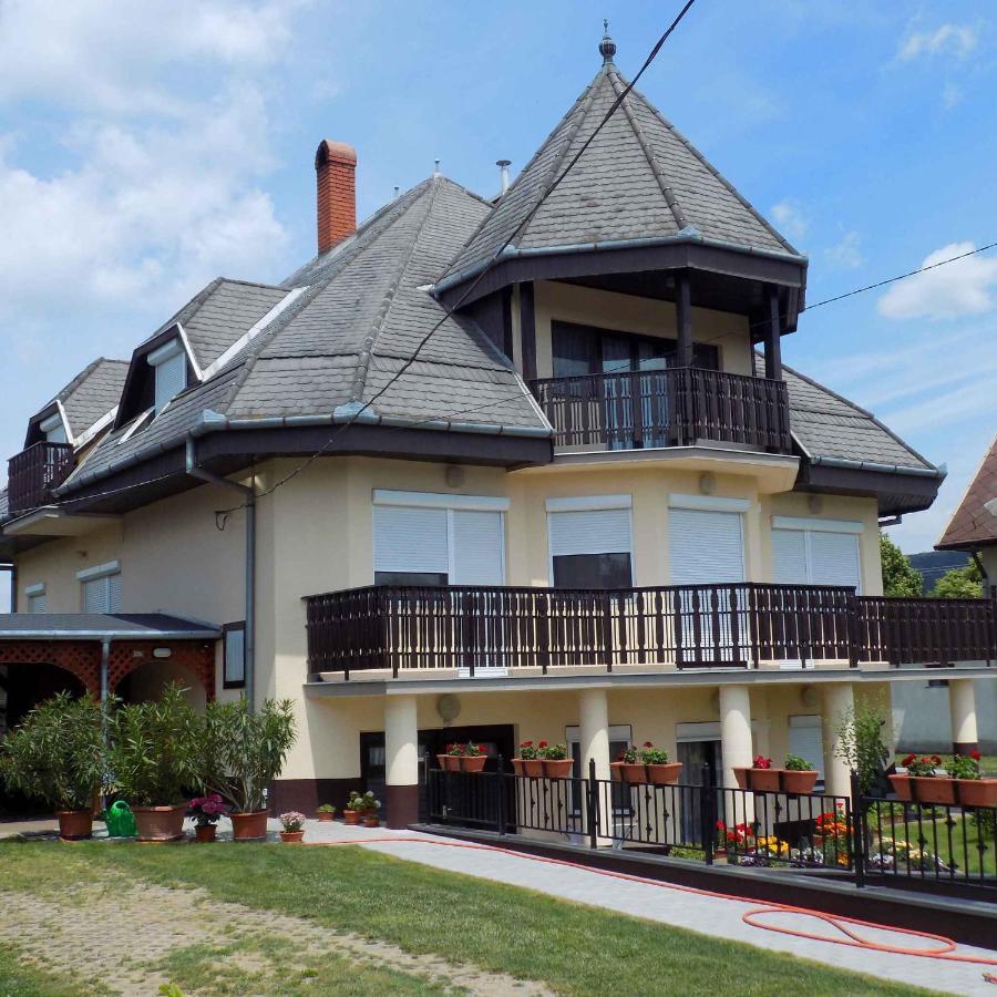 Three-bedroom In I Апартаменти Дьєнешдіаш